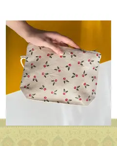 کیف پارچه ای کوچک طرح گل سرخ