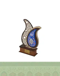 تندیس بته جقه میناکاری کنار مشبک اصفهان