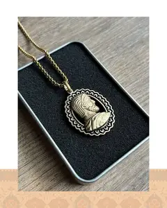 گردنبند چهره کوروش بزرگ