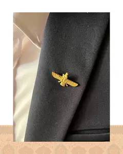 سنجاق کت طرح فروهر