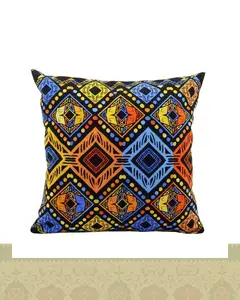 کاور کوسن طرح نقوش سنتی لوزی زمینه مشکی کد c142