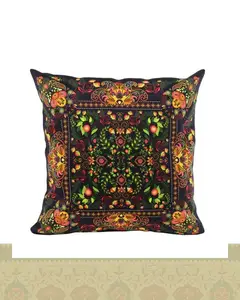 کاور کوسن طرح نقوش سنتی زمینه مشکی کد c143