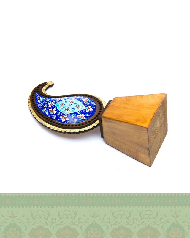 تندیس چوبی تبلیغاتی طرح بته جقه در دیارلند