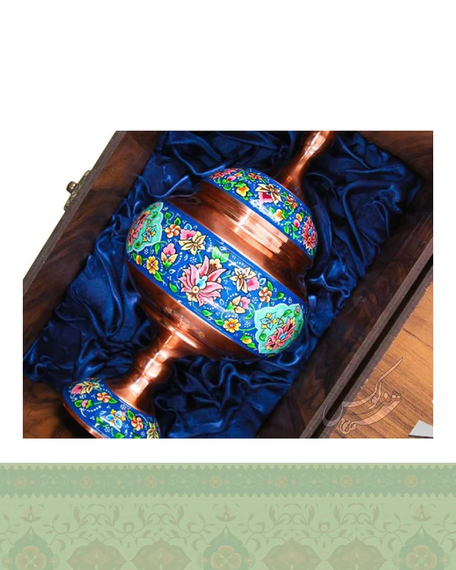 شکلات خوری مس و پرداز با جعبه در دیارلند