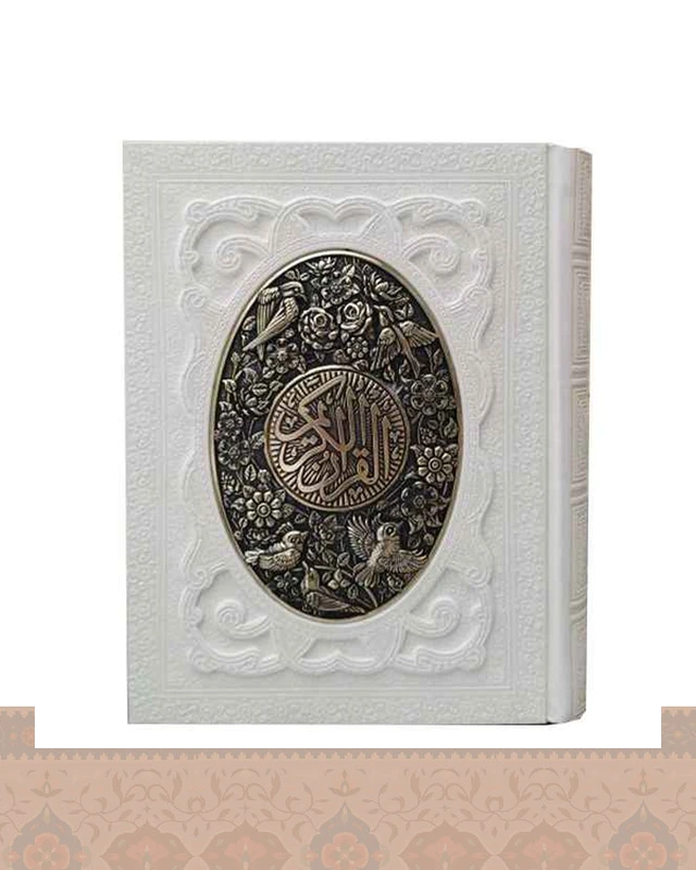 قرآن وزیری سفید جعبه دار پلاک مسی گلاسه Quran