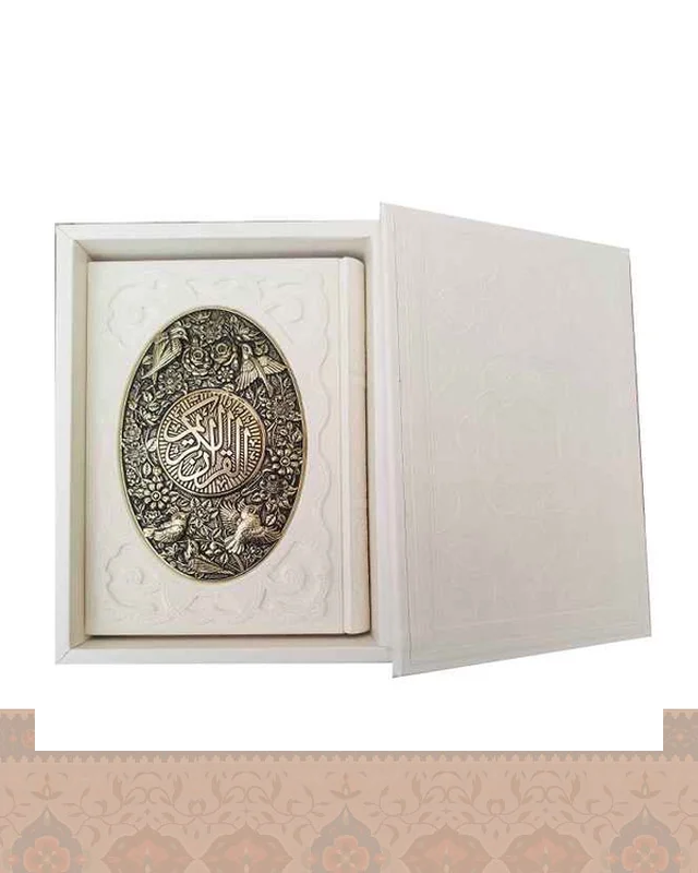 قرآن وزیری سفید جعبه دار پلاک مسی گلاسه Quran در دیارلند