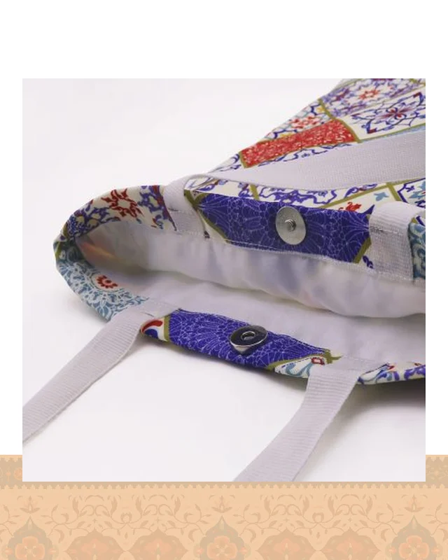 ارسال و فروش ساک پارچه‌ای طرح نقوش سنتی آبی سفید قرمز در خارج از کشور