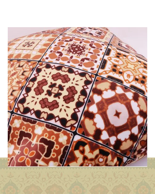 ارسال و فروش کاور کوسن طرح نقوش سنتی لوزی کِرِم قهوه‌ای در خارج از کشور