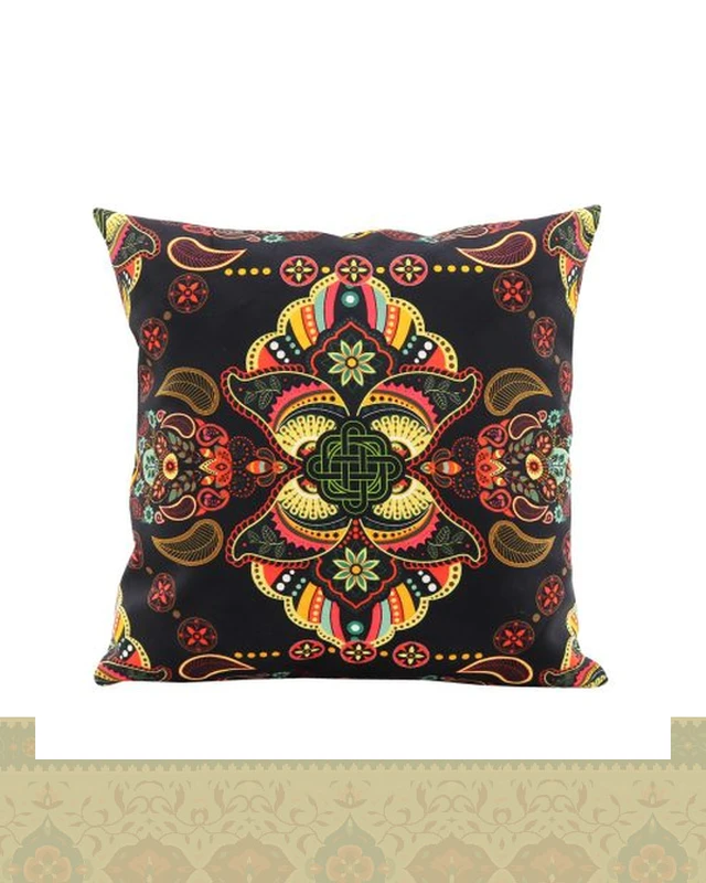 کاور کوسن طرح نقوش سنتی زمینه مشکی کد c141