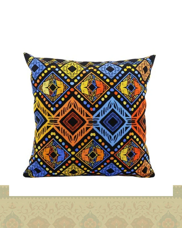 کاور کوسن طرح نقوش سنتی لوزی زمینه مشکی کد c142